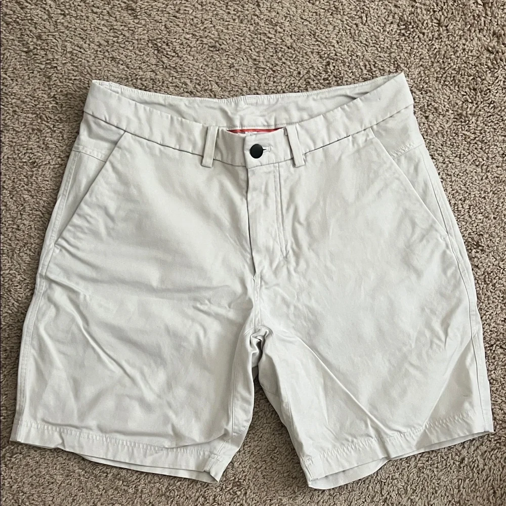 Lululemon Athletica Men's Cream Flat Front Shorts